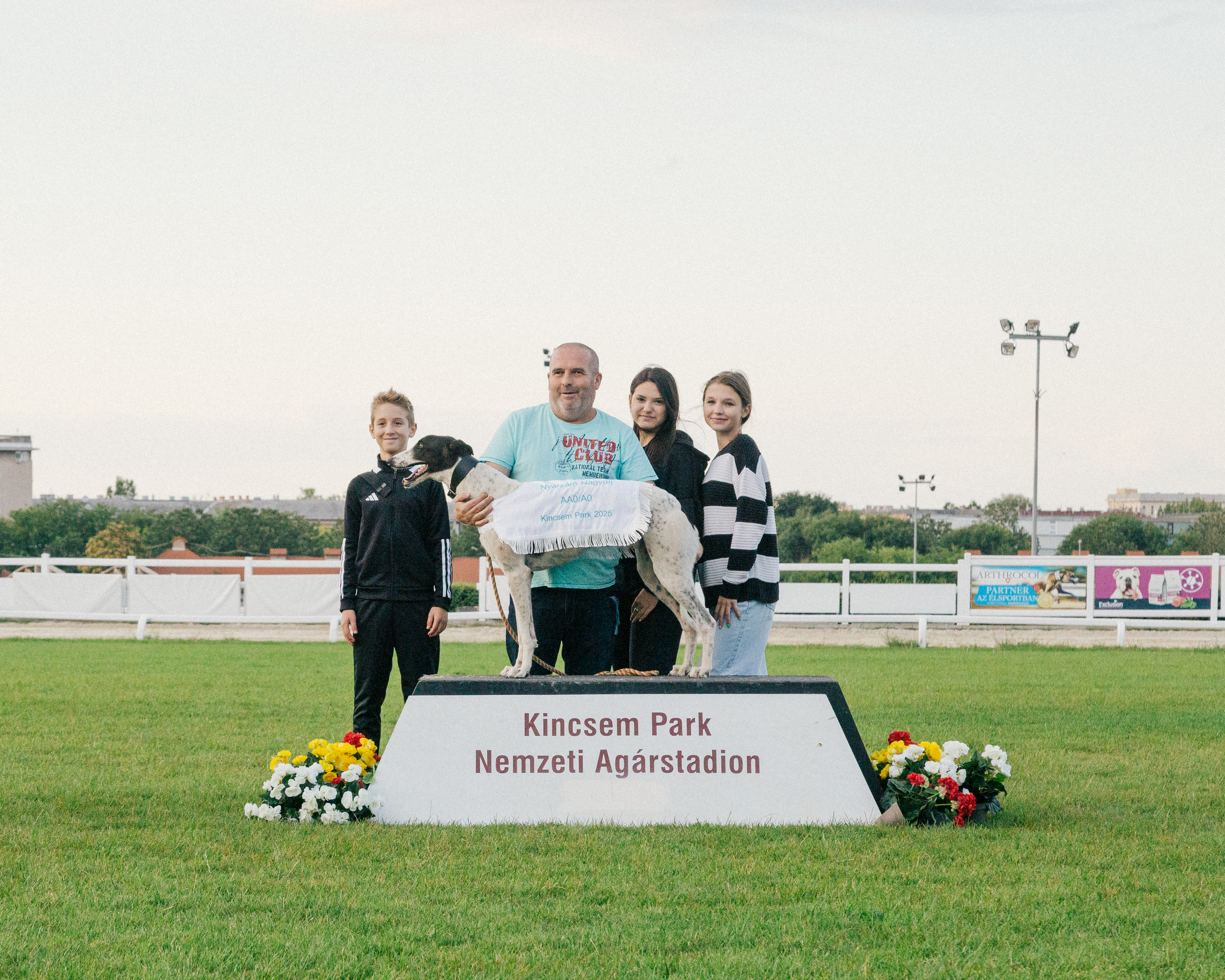 Nyárzáró Nagydíj AA0/A0 győztese Roko, tulajdonosa és trénere Nagy Imre
