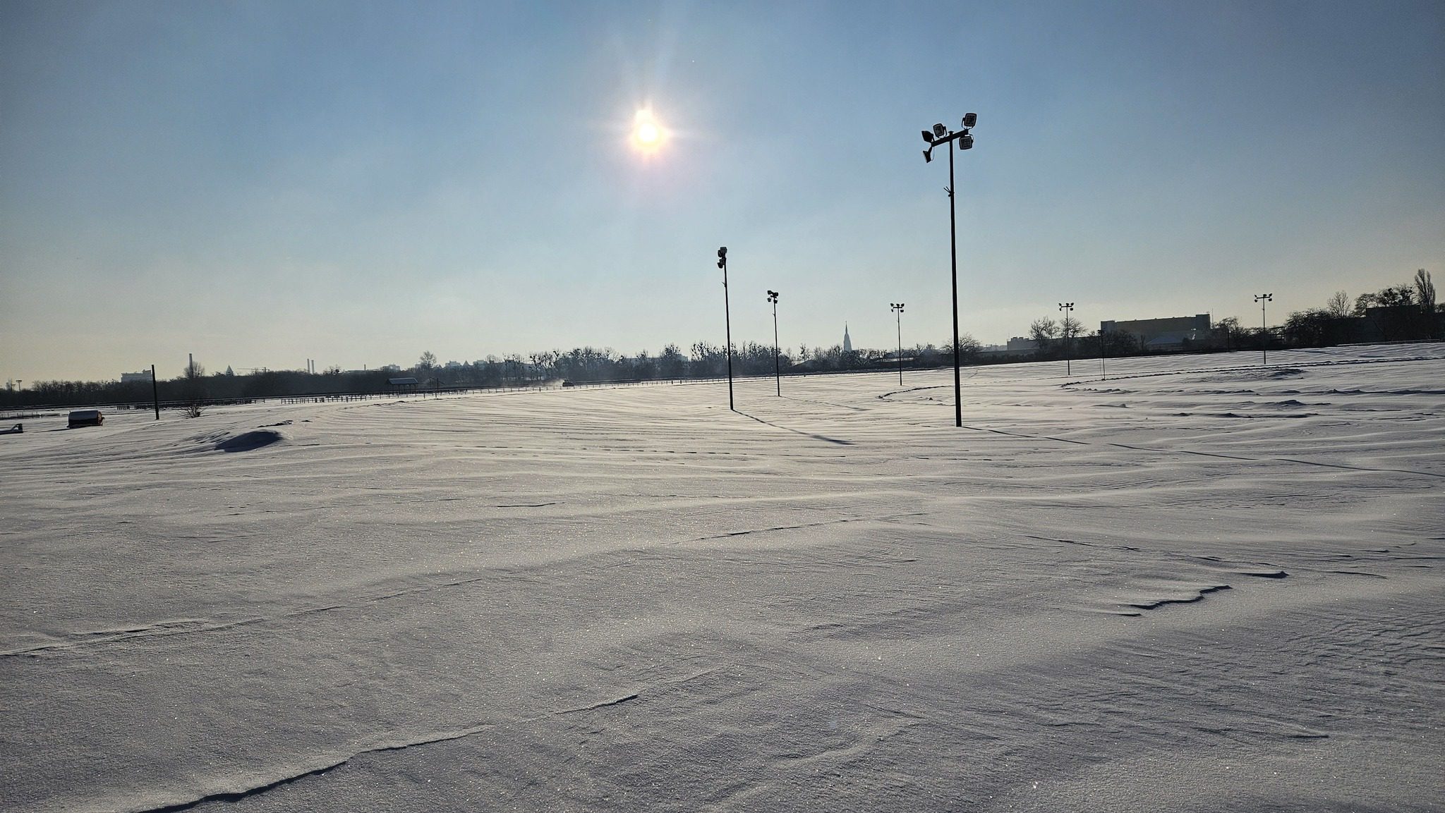 Kapunyitó elhalasztva!