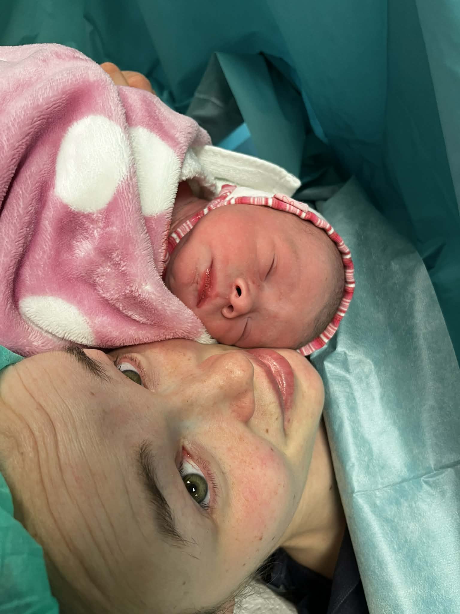 Vivi és Zamira első közös pillanatai