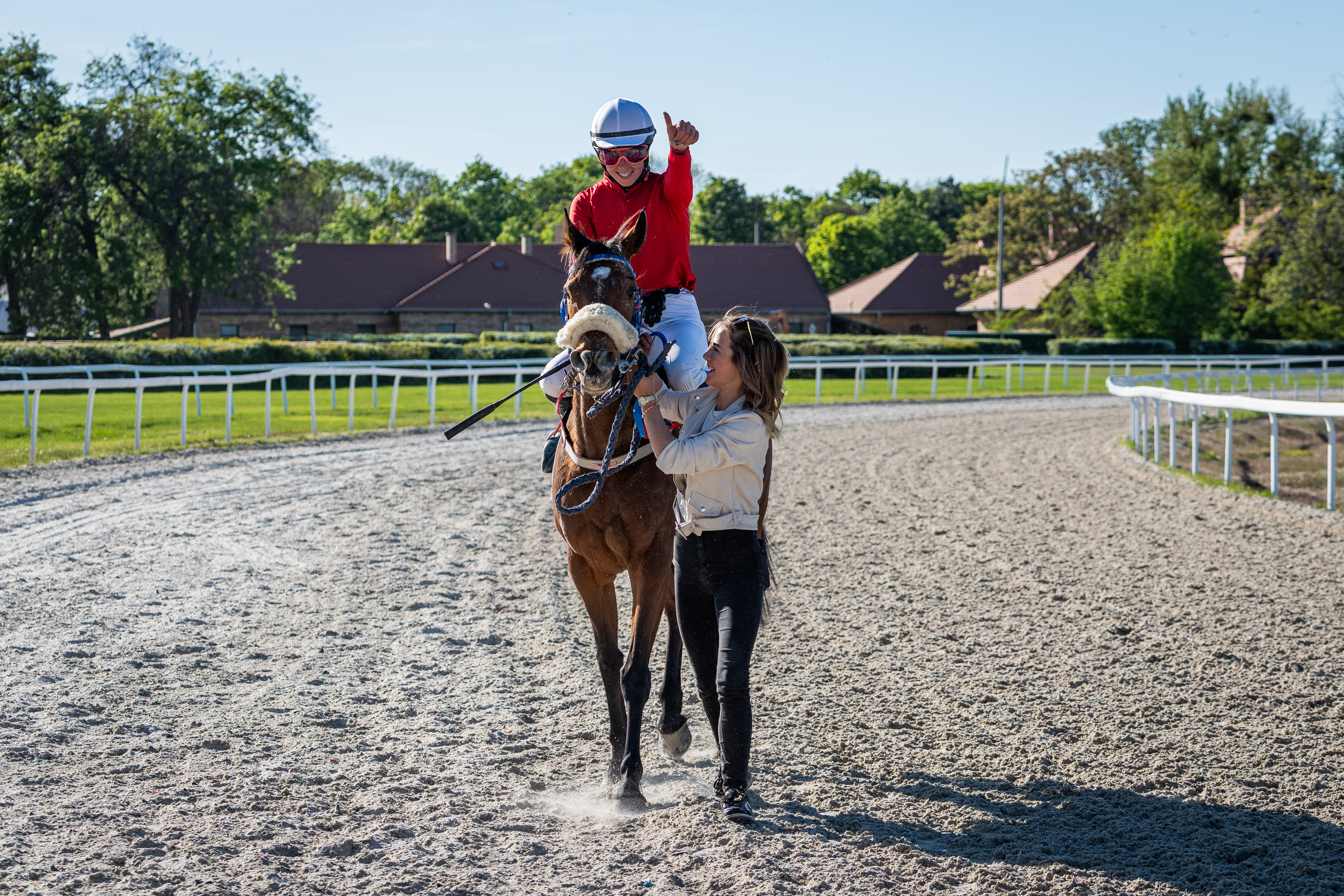 A boldog lovas, Morvai Eszter